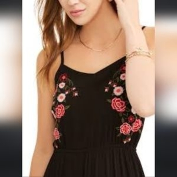 Black Embroidered Sleeveless Maxi Dress - Picture 2 of 5